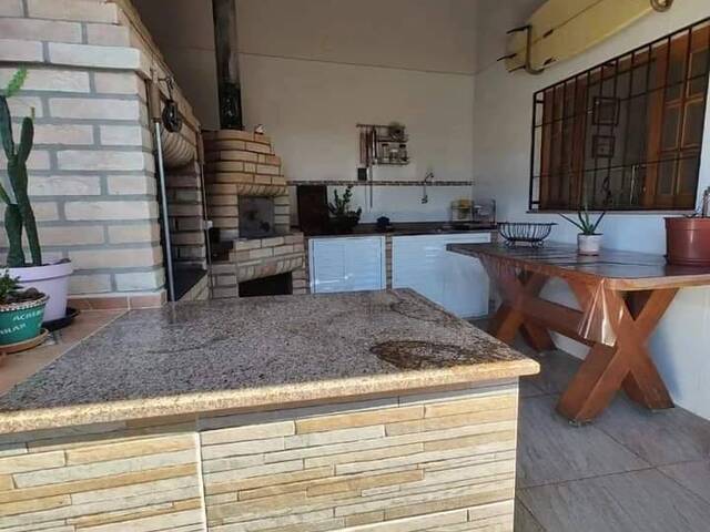 Sobrado para Venda em Caraguatatuba - 5