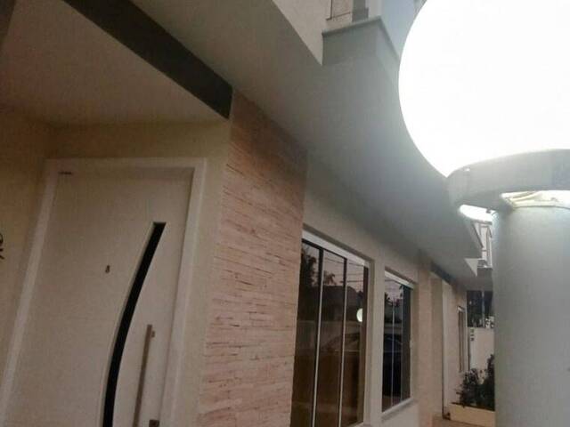 Sobrado para Venda em Caraguatatuba - 3